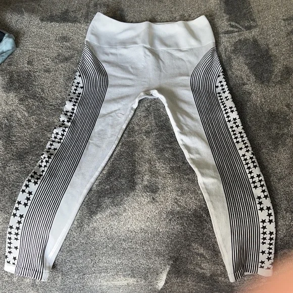 FABLETICS TIGHTS YOGA PANTS STARS & STRIPES BLACK & LIGHT GREY - Picture 4 of 15